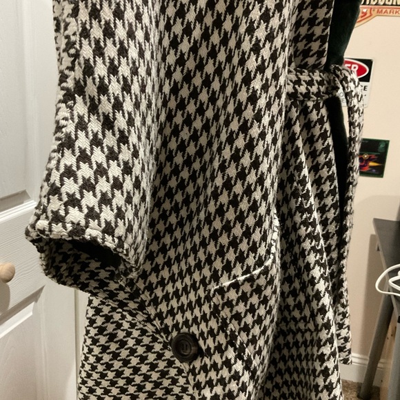 Coat - Picture 4 of 8